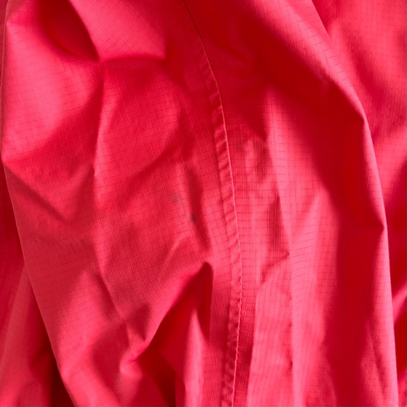 The North Face Venture Lightweight Rain Jacket - Picture 12 of 12